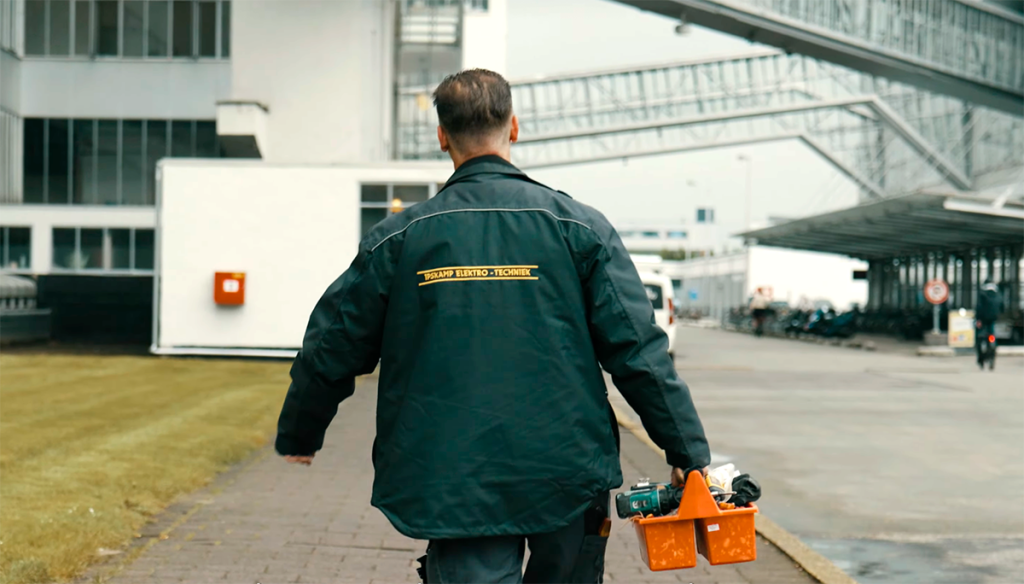 monteur ipskamp bij van nelle fabriek in Rotterdam